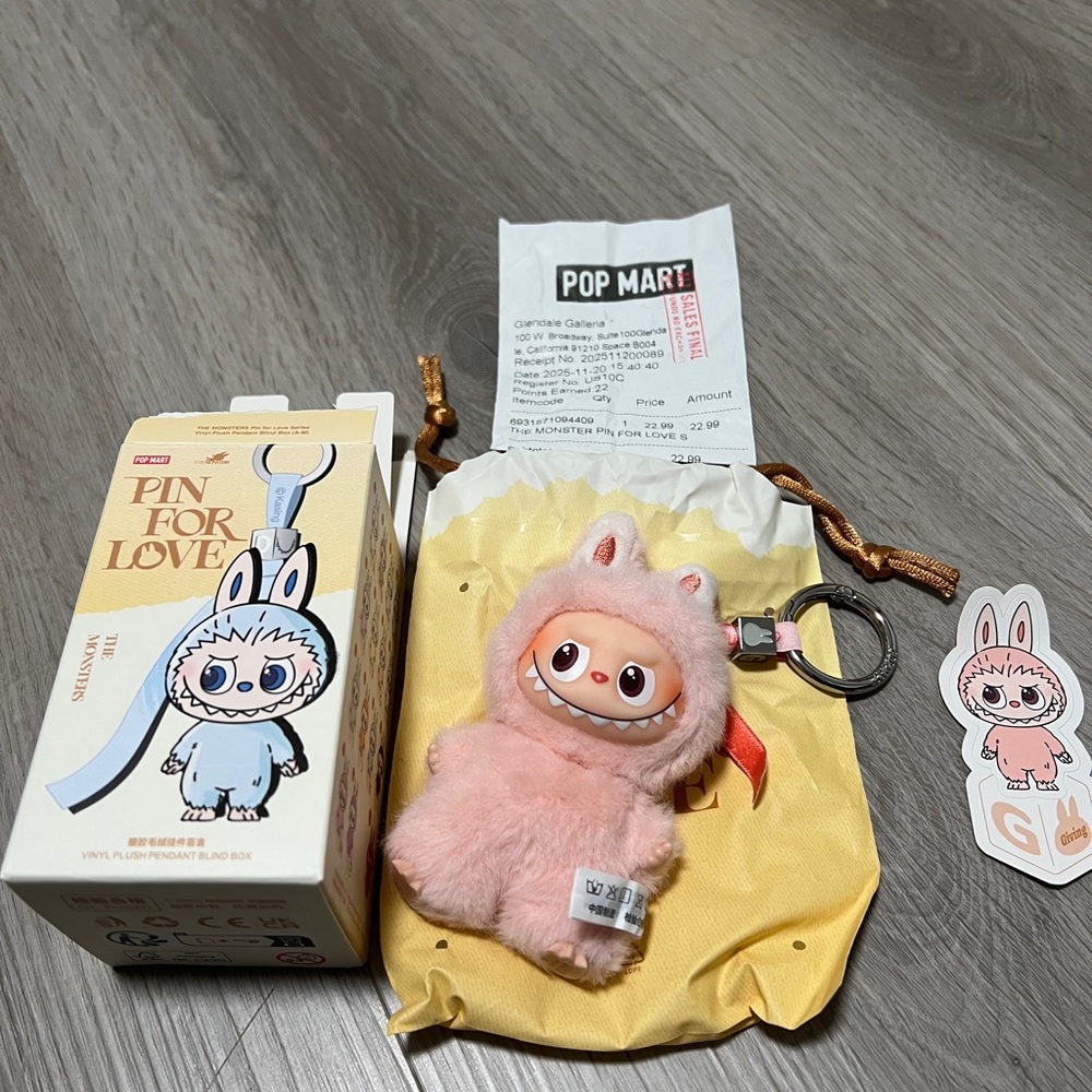 POP MART - Pin For Love Mini Labubu - G